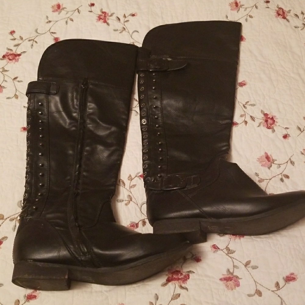 Black boots